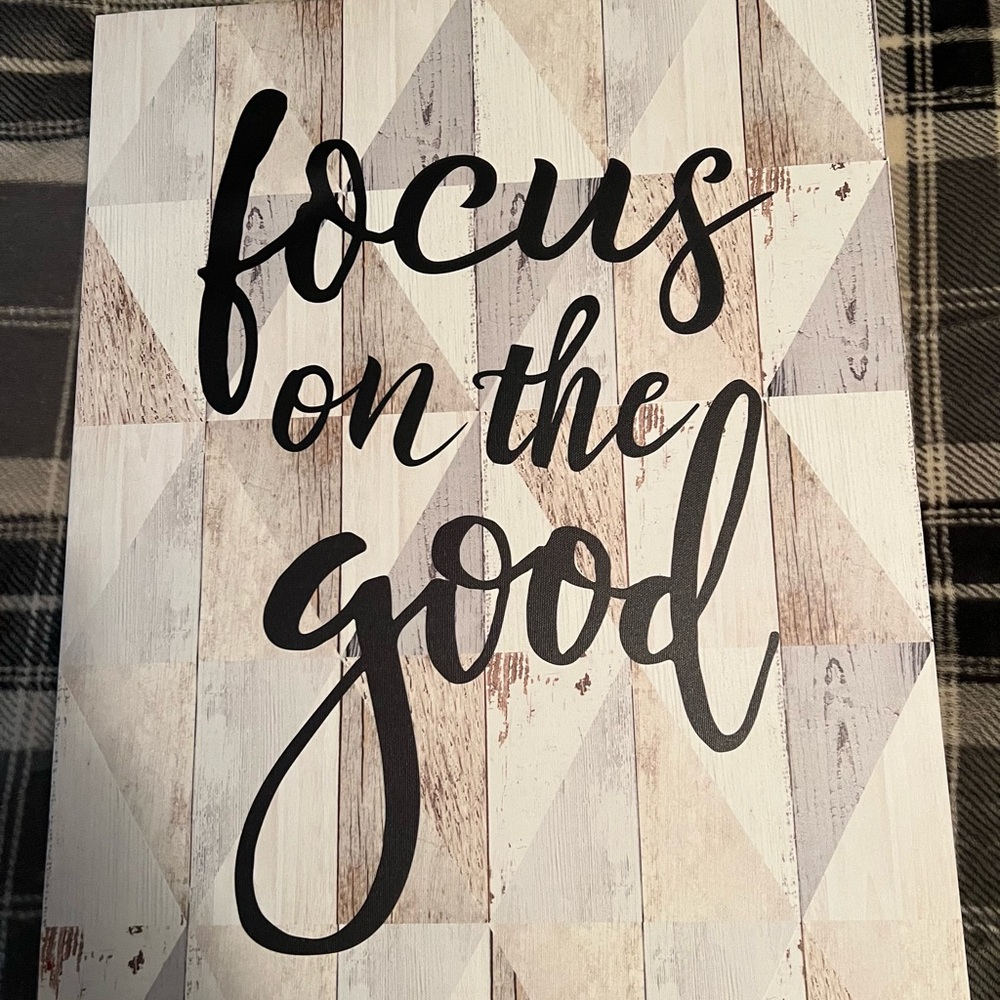 Focus on the good decor sign